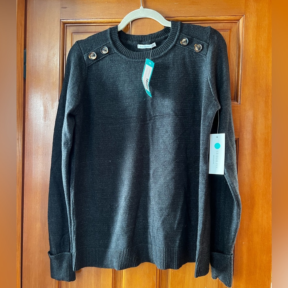NWT Pink Clover Crew Neck Button Detail Pullover